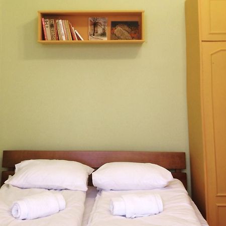 Elementary Hostel Odessa Exteriör bild