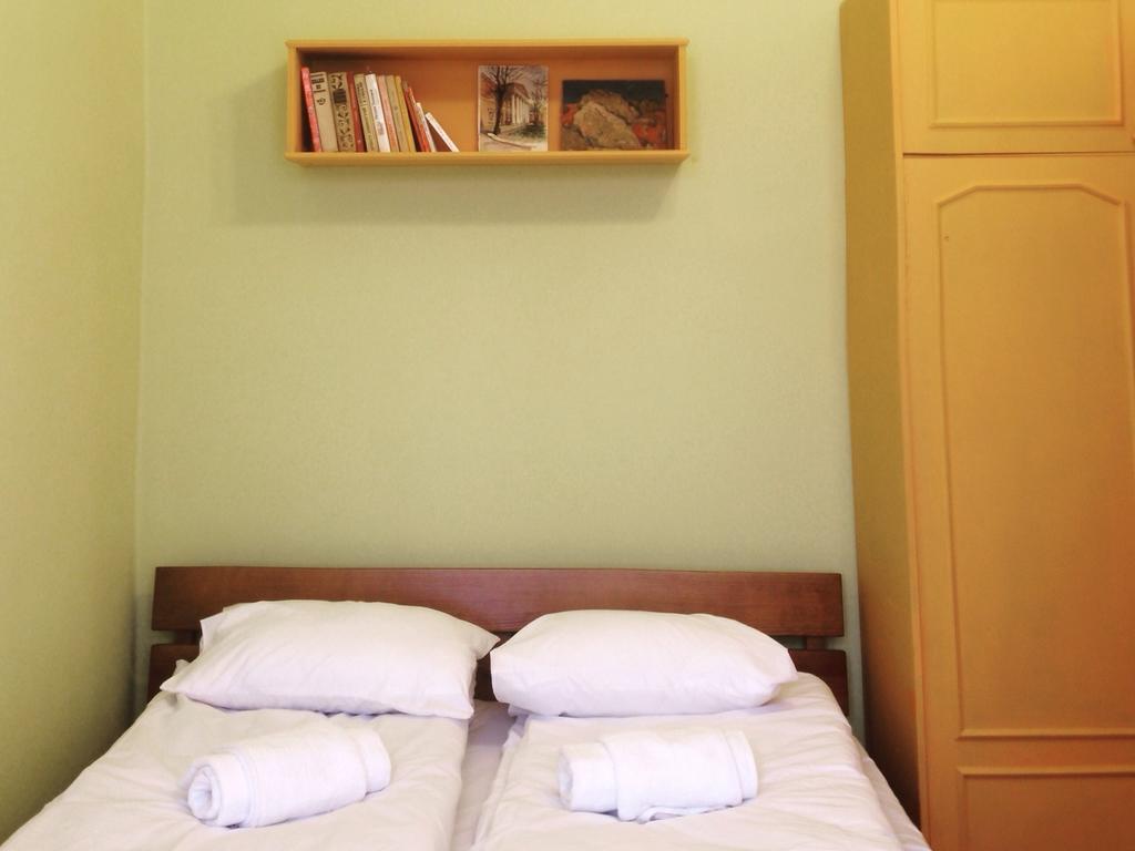 Elementary Hostel Odessa Exteriör bild