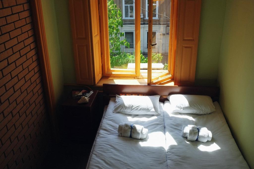 Elementary Hostel Odessa Exteriör bild