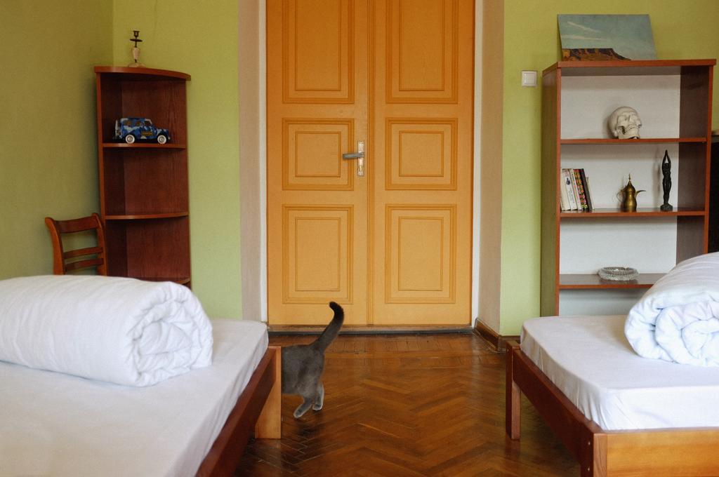 Elementary Hostel Odessa Exteriör bild
