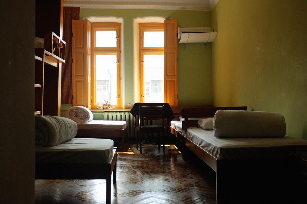 Elementary Hostel Odessa Exteriör bild