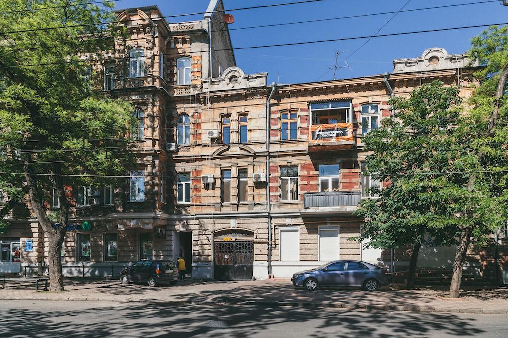 Elementary Hostel Odessa Exteriör bild