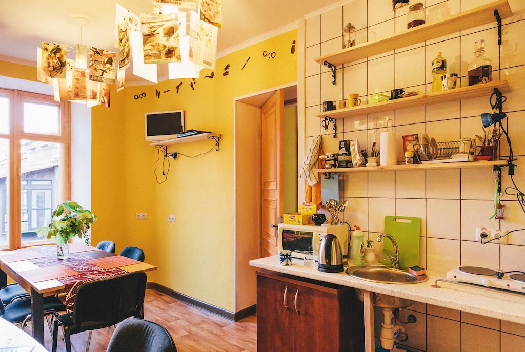 Elementary Hostel Odessa Exteriör bild