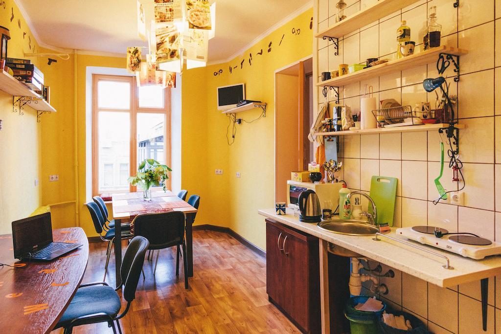 Elementary Hostel Odessa Exteriör bild