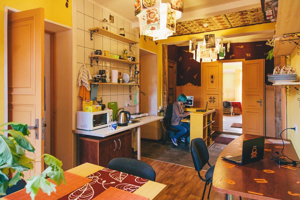 Elementary Hostel Odessa Exteriör bild