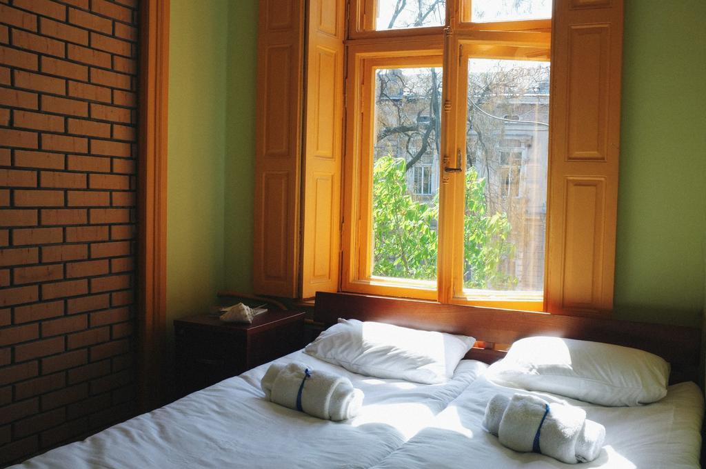 Elementary Hostel Odessa Exteriör bild